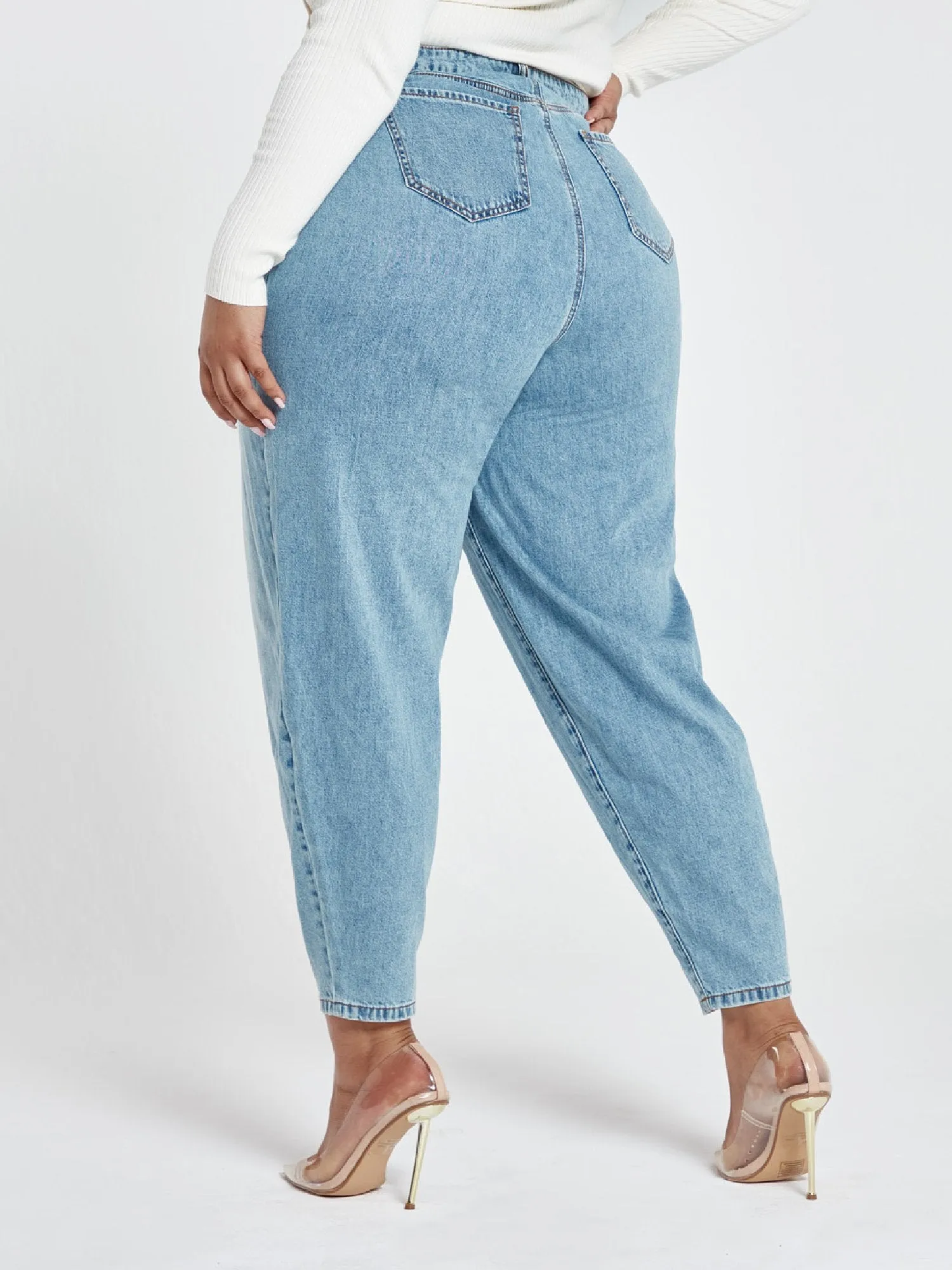 High Rise Light Wash Curved Jeans in Medium Blue Wash
